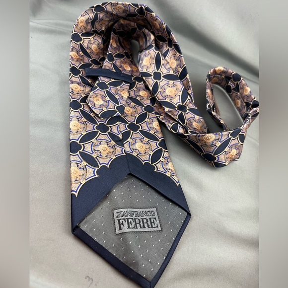Vintage Gianfranco Ferre 100% Silk Tie. Made in Italy. - Picture 2 of 4